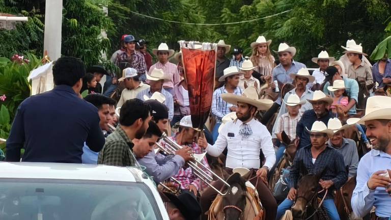 LA cabalgata se realizó en honor a Nuestra Señora de Loreto en la sindicatura de Cacalotán.
