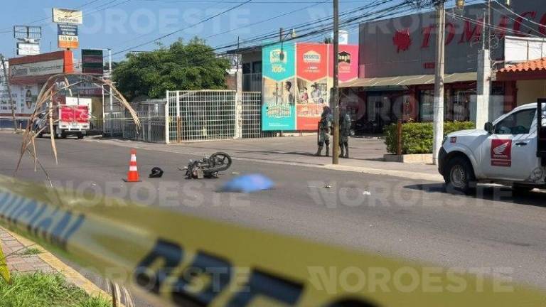 El cuerpo de la mujer quedó tendido sobre el bulevar Francisco I. Madero en Culiacán.