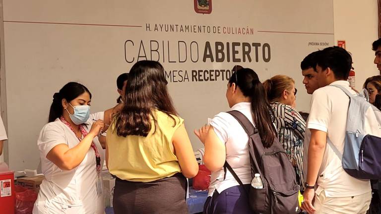 Jornada de vacunación contra el sarampión en el Palacio Municipal de Culiacán.