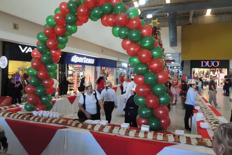 Comparte Casa Ley su tradicional Rosca de Reyes