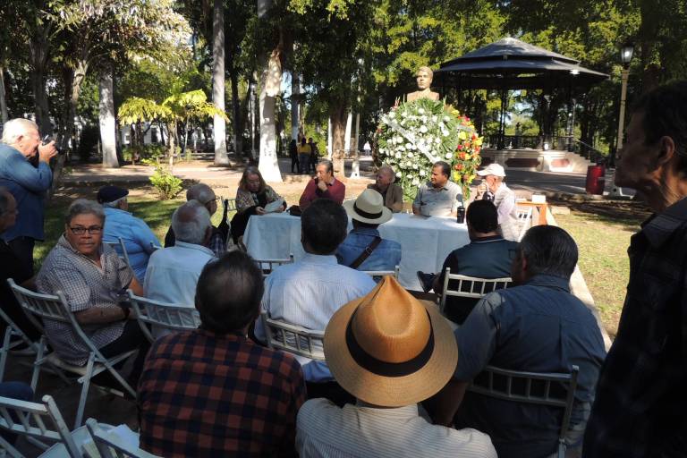 Recuerdan a Liberato Terán Olguín, con libro biográfico