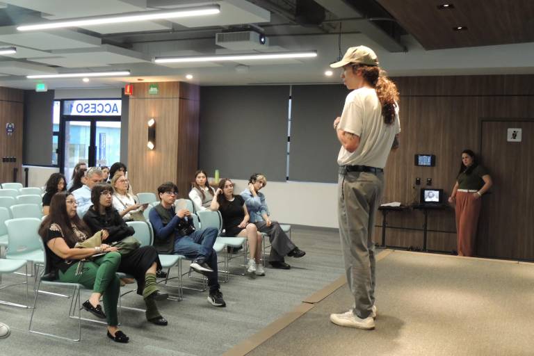 Comparte Rod Ugalde su experiencia en televisión, cine, y artes visuales