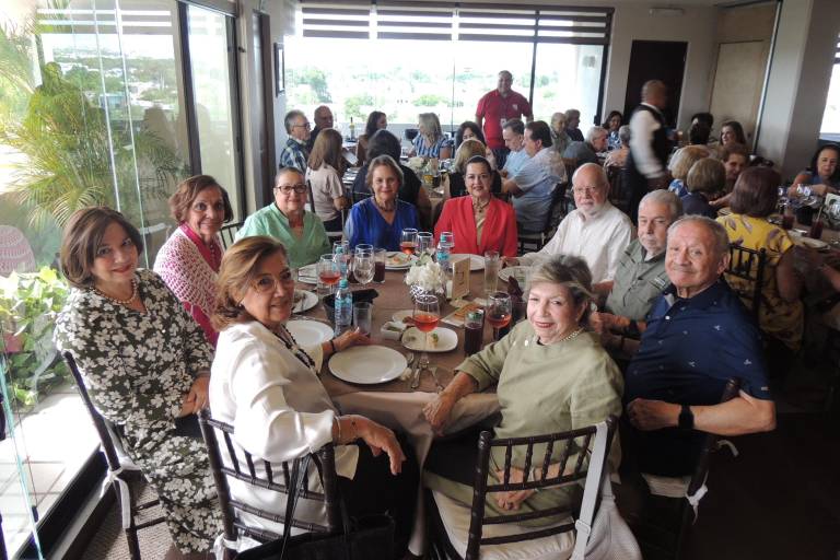 Relizan despedida especial en honor al Padre Juan Ruiz