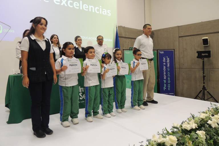 Entrega el Instituto Senda excelencias académicas