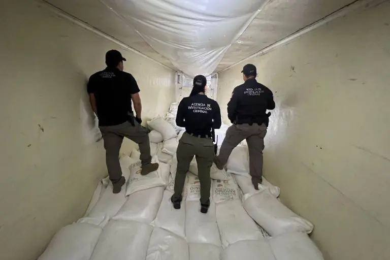 Aseguran 320 kilos de metanfetamina y detienen a dos personas en Los Mochis