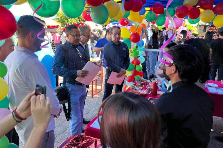 Alumnos de preparatoria UAS la novena feria empresarial