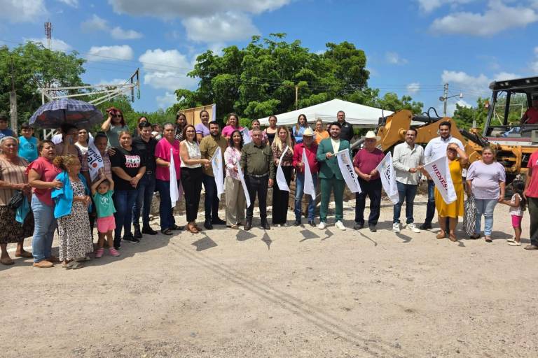Dan banderazo de inicio a techumbre en la comunidad de Aguapepe, en Elota