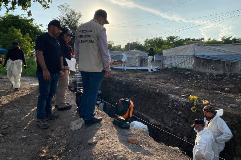 Recuperan cinco cuerpos en fosa del panteón ‘21 de Marzo’ en Culiacán