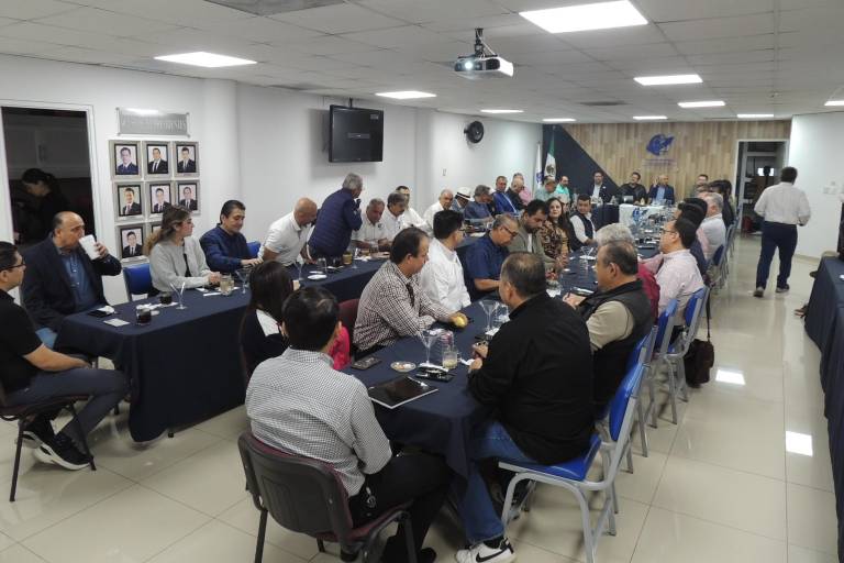 Realiza Ejecutivos de Ventas y Mercadotecnia su última sesión del año, con motivante charla con Gnozin Navarro