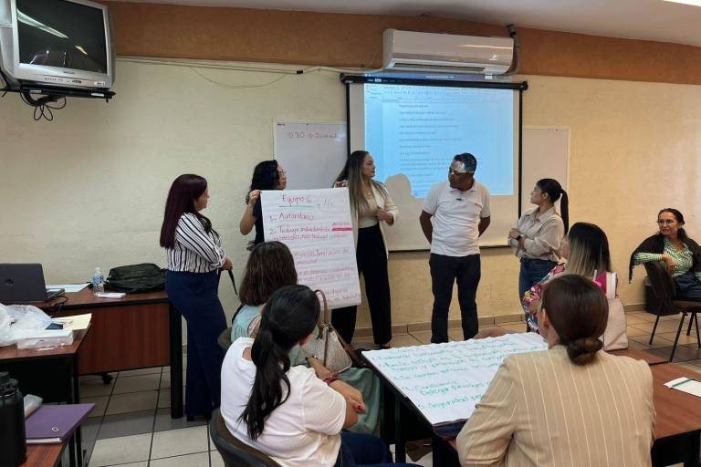 Docentes de la UAS en el sur de Sinaloa reciben capacitación sobre liderazgo en el aula