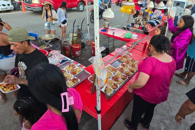 Comerciantes reportan bajas ventas en playa El Caimanero