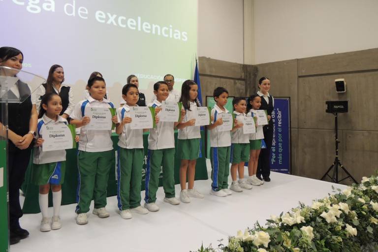 Entrega el Instituto Senda excelencias académicas
