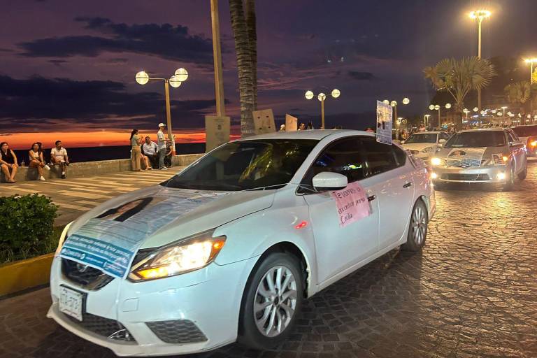 Caravana clama por la aparición de María Cecilia en Mazatlán