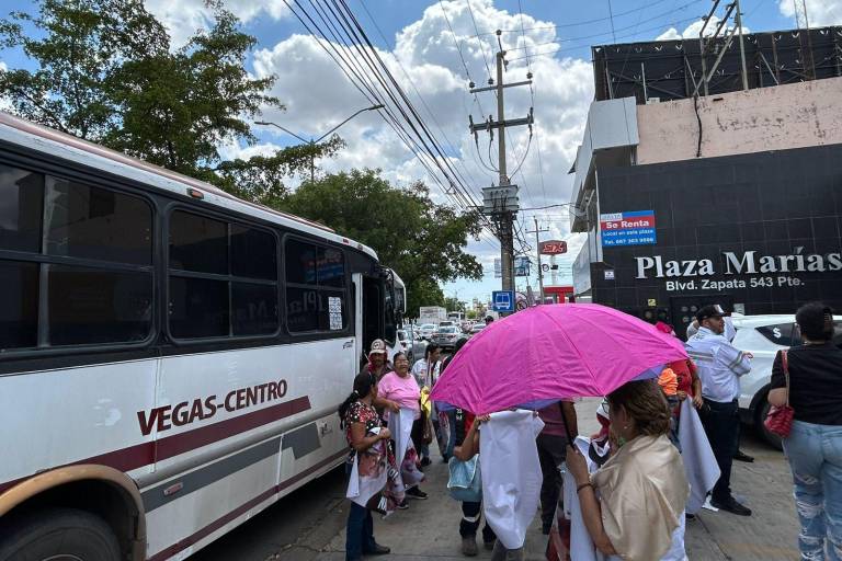 Morena moviliza en camiones a cientos de personas a evento de Sheinbaum en Culiacán