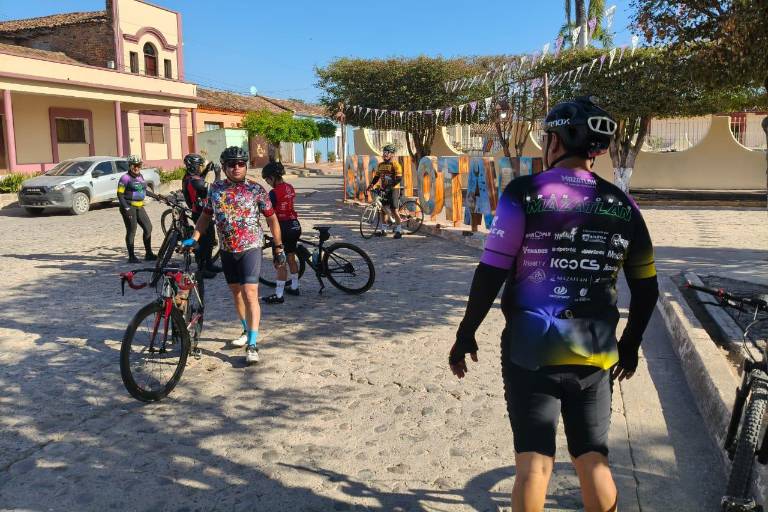 Atrae Cacalotán a ciclistas de Escuinapa
