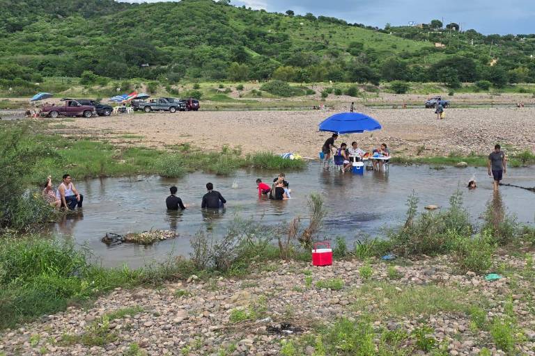 Llama Protección Civil de Rosario a estar al pendiente de menores que acuden solos al río