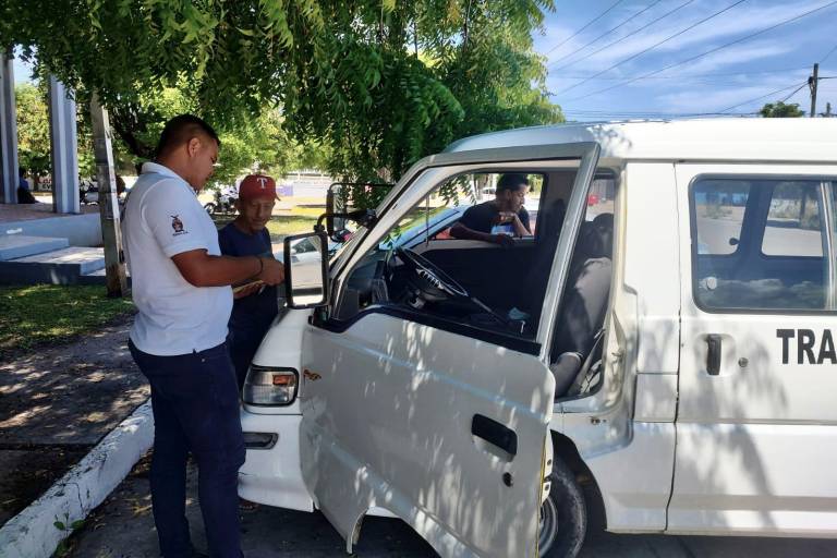 Revisan condiciones de transporte escolar previo al regreso a clases en Sinaloa