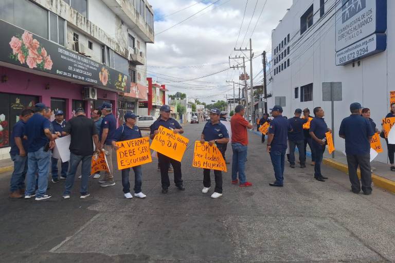 Manifestantes ‘cierran’ instalaciones de la CEDH en Sinaloa