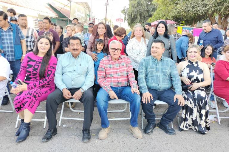 Acude Rocha a desfile del Carnaval de Angostura