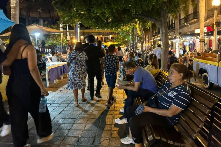 Centro Histórico de Mazatlán revive el fin de semana con cientos de visitantes