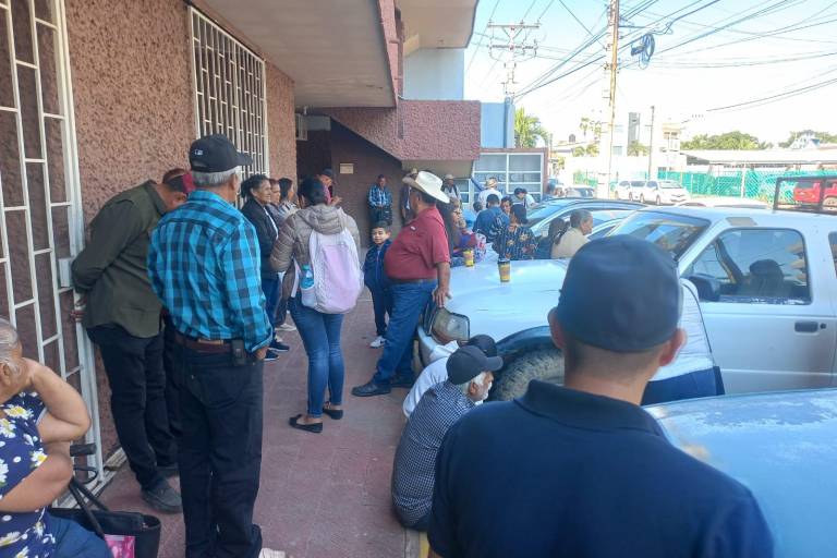 Comuneros de Rosario fueron citados este miércoles a la Unidad Administrativa de Mazatlán para exigir un pago por las tierras expropiadas para la Presa Santa María.