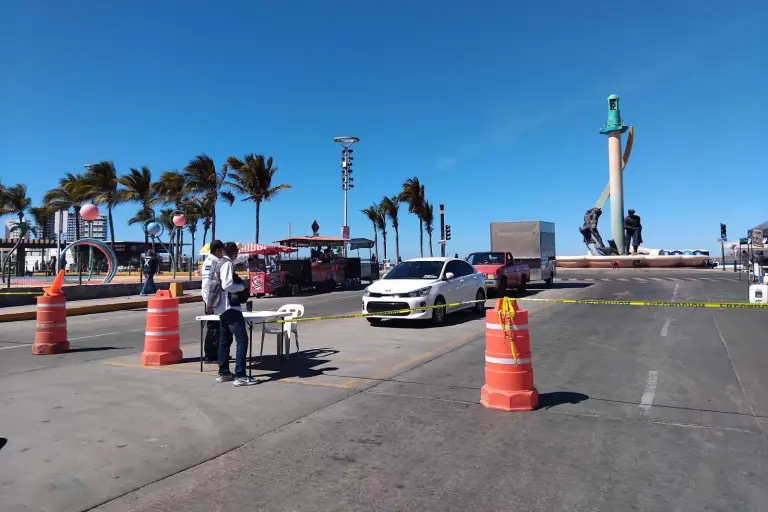 El paseo costero de Mazatlán fue cerrado desde tempranas horas de este martes.