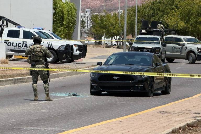 Disparan contra conductor de un auto deportivo en la avenida Paseo del Atlántico, en la Marina Mazatlán