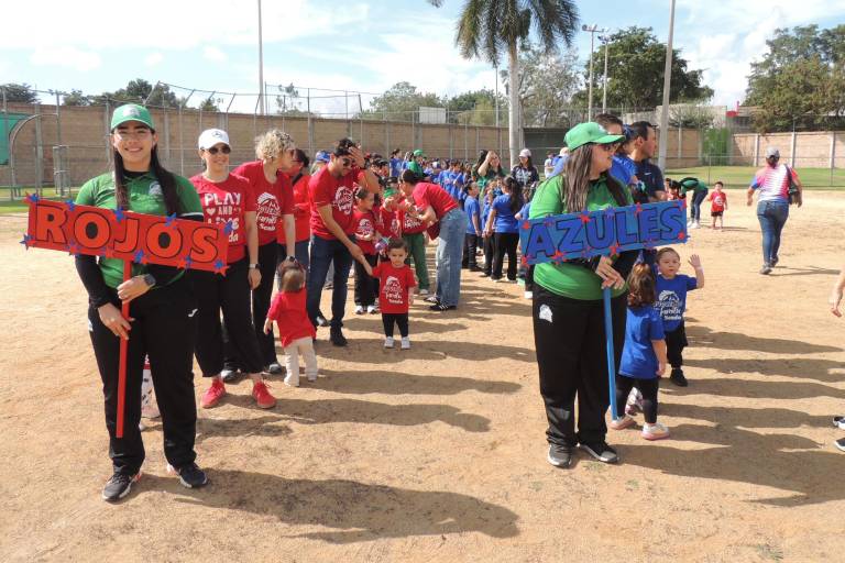 Disfrutan en el Instituto Senda de su tradicional evento ‘Rojos y Azules’