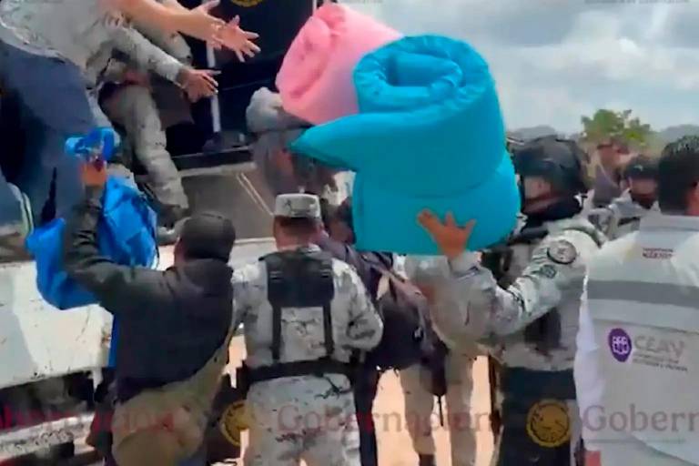 Piden ayuda por asedio de civiles armados