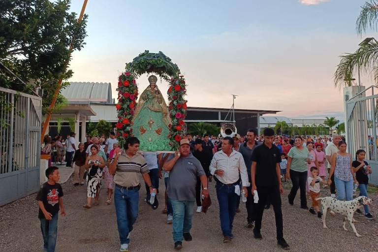 Viven fiesta patronal de la Virgen del Rosario en La Pedregosa, Rosario