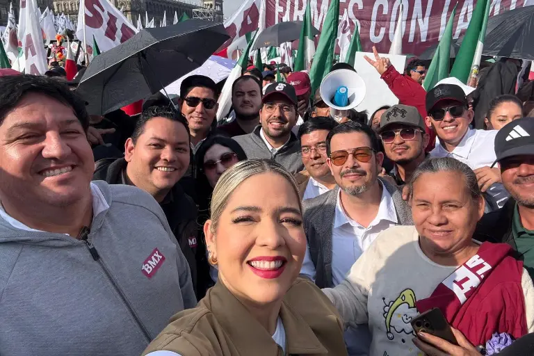 Estrella Palacios asiste al aniversario de la 4T en el Zócalo