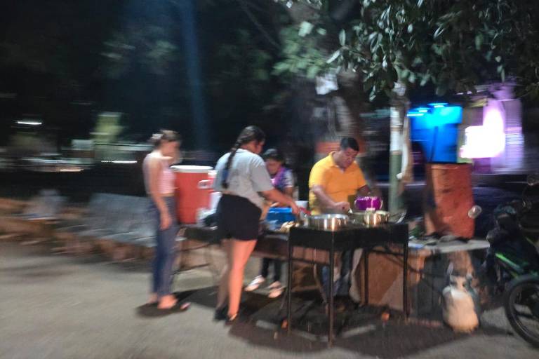 Sin frío pero para el antojo, en Rosario inician con venta de antojitos ‘decembrinos’