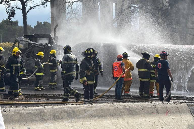 Suman 8 personas muertas por explosión de pipa; 67 siguen en hospital: Brugada