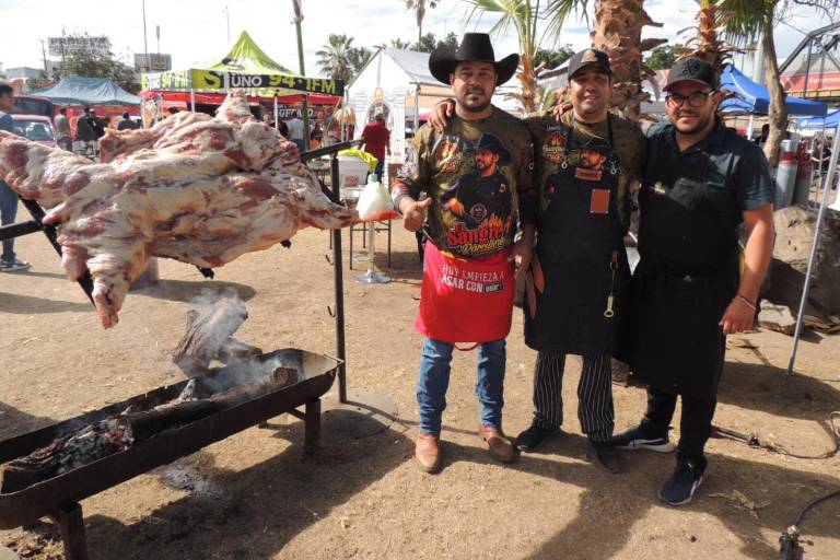 Disfrutan de la primera Feria Estatal del Chicharrón 2026