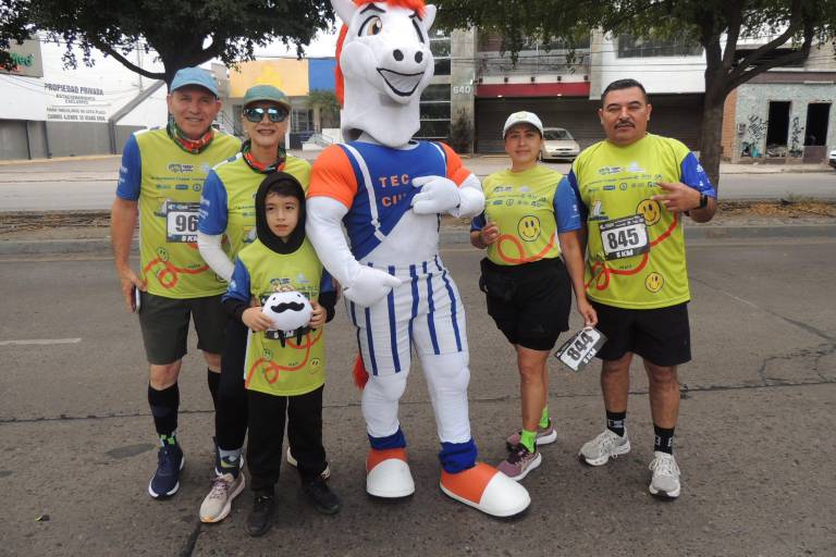 Participan en la séptima edición de la carrera ‘Corro por sus sueños’