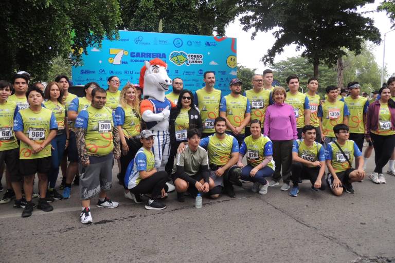 Participan en la séptima edición de la carrera ‘Corro por sus sueños’