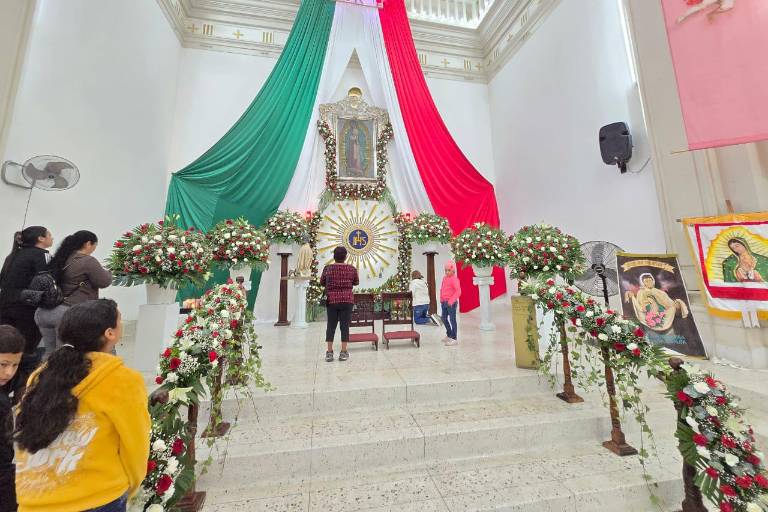 Entonan serenata y Mañanitas en honor a la Virgen de Guadalupe en Rosario