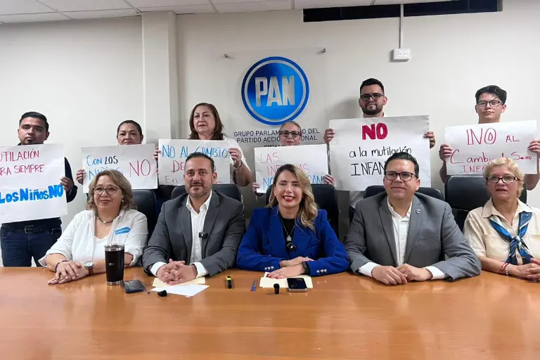 Conferencia del Grupo Parlamentario del PAN en el Congreso de Sinaloa y de la organización Vía Familia.
