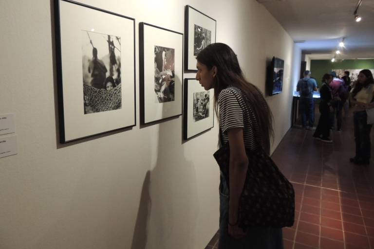 Admiran la trayectoria de Pedro Valtierra, con su exposición ‘Volver a la tierra del Quetzal’