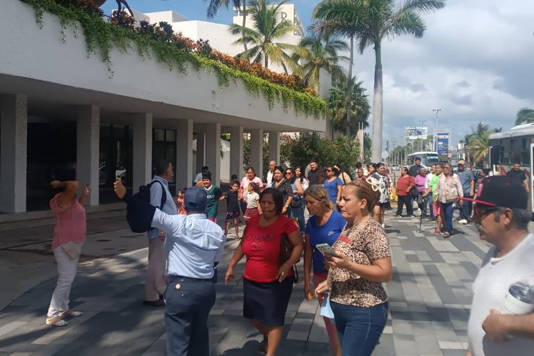 Cientos de simpatizantes arropan informe legislativo de Morena en Mazatlán