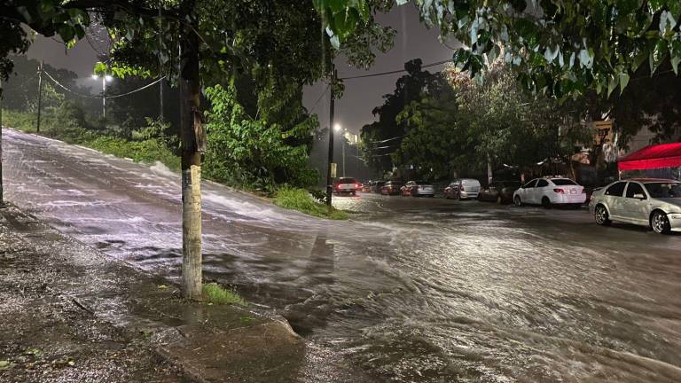 El Consejo Municipal de Protección Civil está en sesión permanente listo para atender emergencias por las fuertes precipitaciones pronosticadas para el fin de mes.