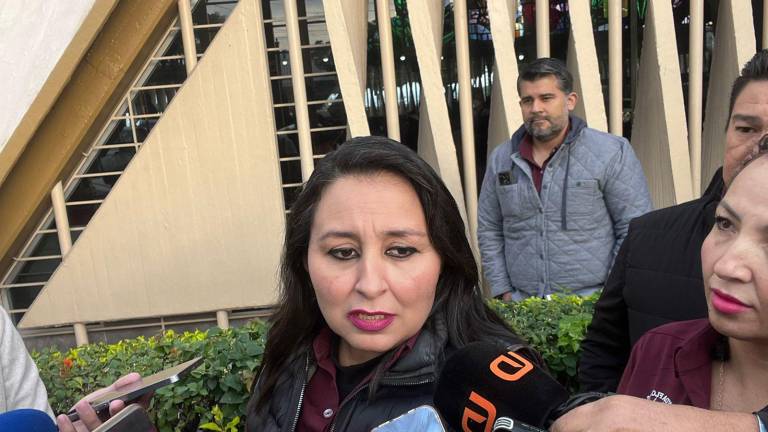 Zayda Flores Manjarrez en entrevista con medios este viernes.