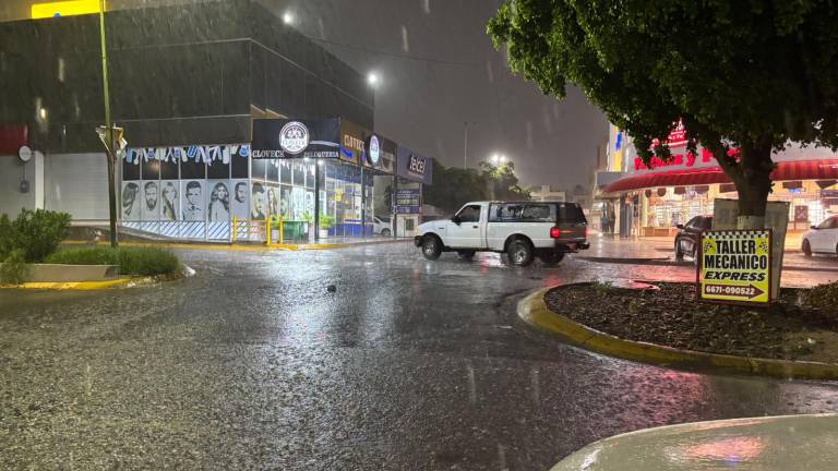 En Culiacán se registran lluvias fuertes esta tarde-noche.