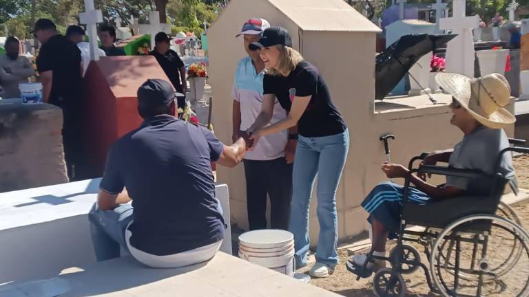 Estrella Palacios encabezó un recorrido de supervisión en el Panteón Jardín de Mazatlán, acompañada de dependencias como Servicios Públicos, Protección Civil, Oficialía Mayor y Seguridad Pública.