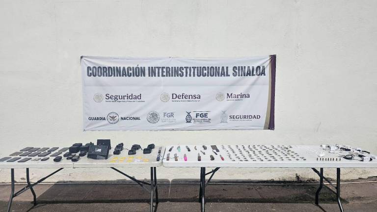 En el operativo conjunto, las fuerzas de seguridad decomisaron drogas, cartuchos y 15 celulares en Aguaruto.