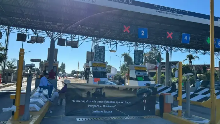 Uno de los bloqueos en la caseta de Costa Rica, como parte de las protestas en demanda de atención al campo.