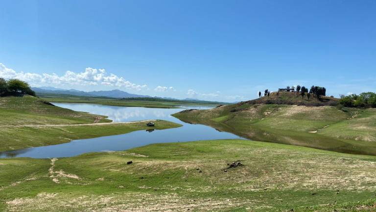 El vaso de la presa Sanalona que se forma en temporada de sequía fue denominado por los culiacanenses “Narnia”.