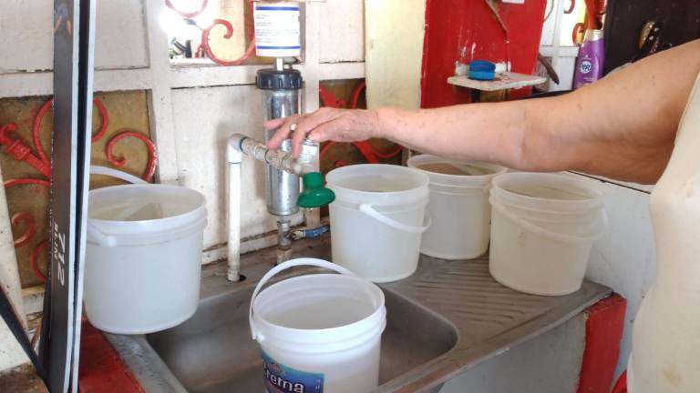 Restaurantes ubicados en la planta alta del Mercado Municipal José María Pino Suárez lanzaron un llamado de auxilio a la Jumapam