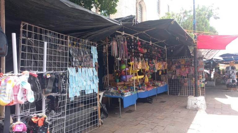 Comercios no esenciales aún operan en Escuinapa
