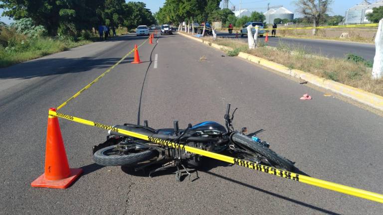 Motociclista y su acompañante pierden la vida tras accidente en la Culiacán-Navolato